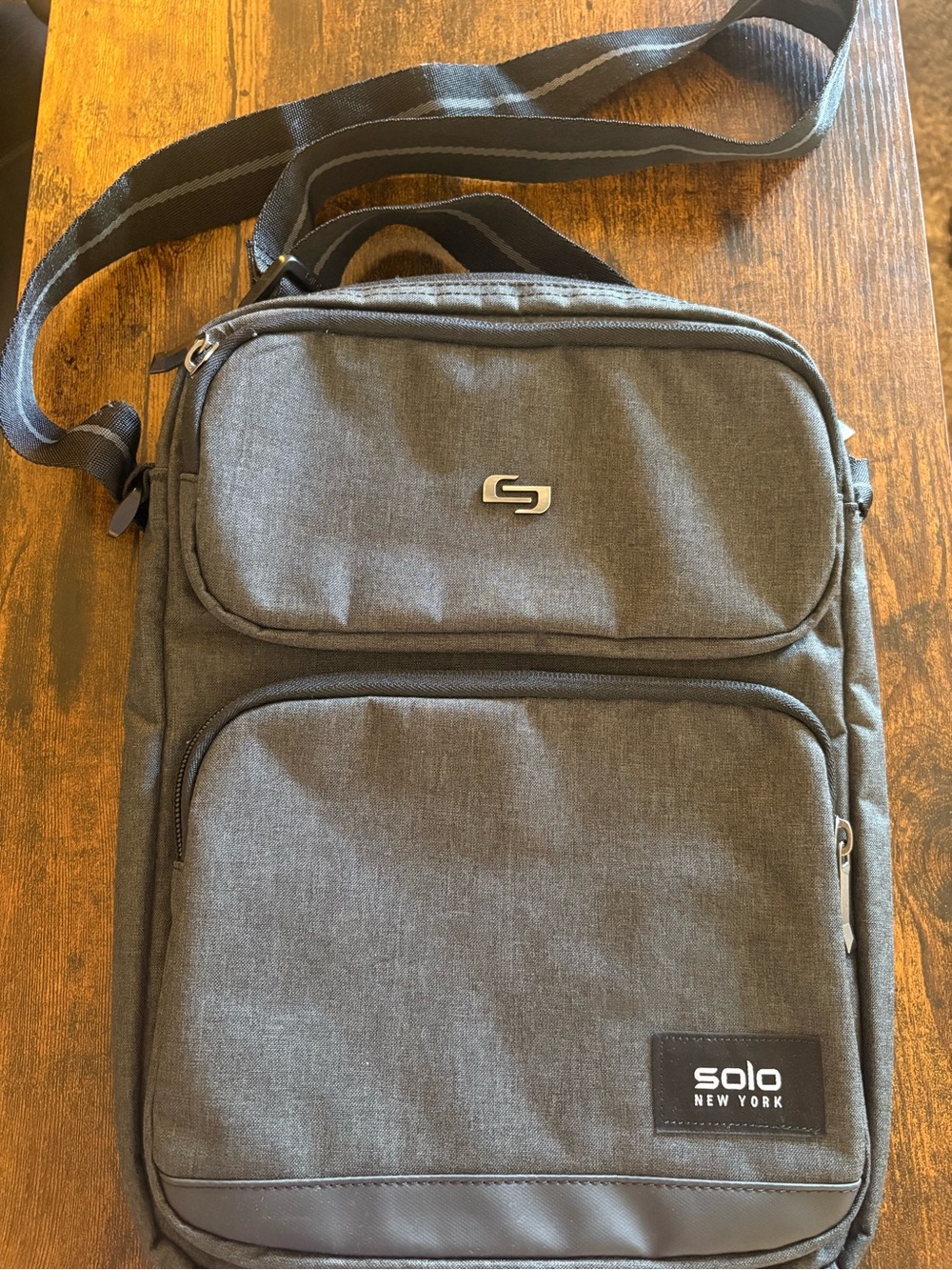Solo New York Ludlow Tablet Crossbody Sling Bag - Gray 💻